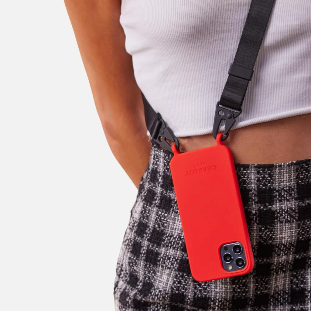 预计3周后发货 CHARLOT Paris Coque Silicone Red + Lanière - Noire 4