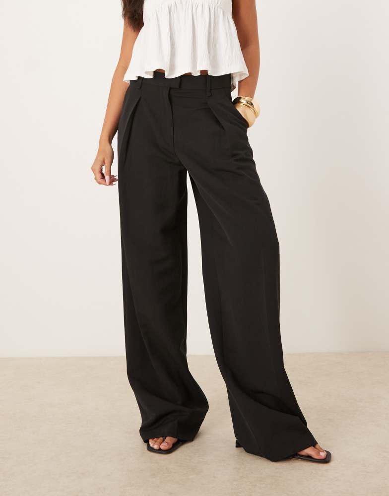 alo Mesh Mirage Trouser ¥22,500 Mesh Mirage Trouser - White | Alo Yoga