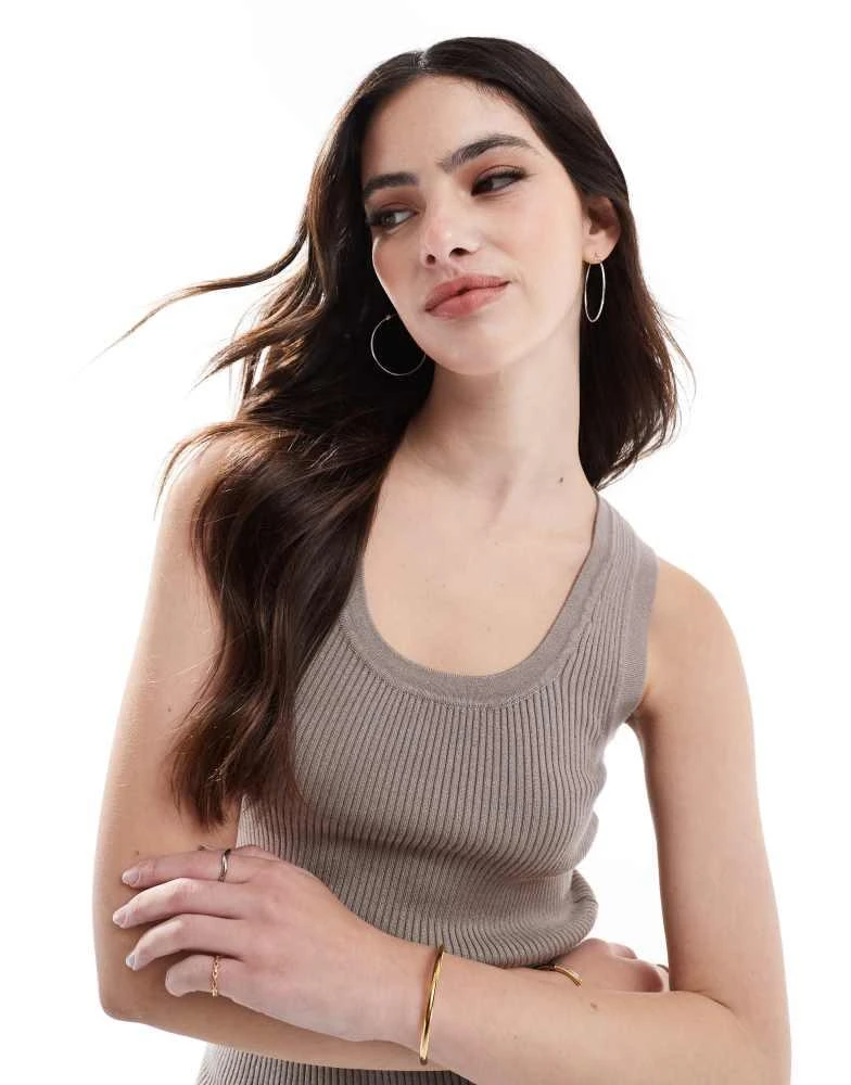 New Look New Look scoop neck vest in mink 3