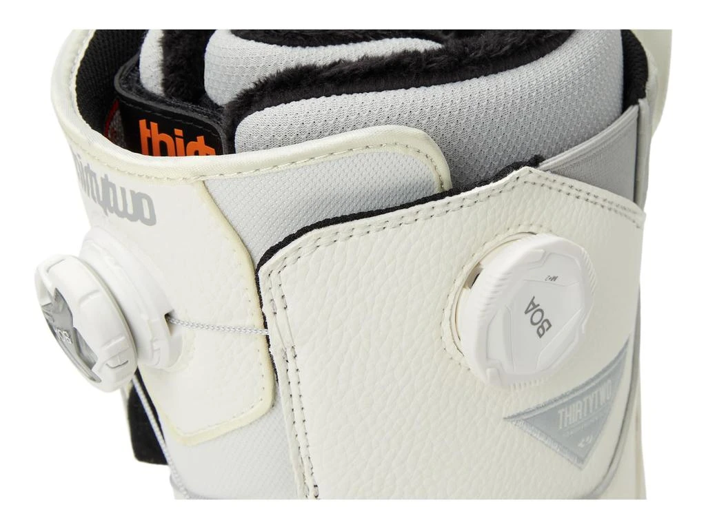 Thirty Two Lashed Double Boa W
S 
24 6