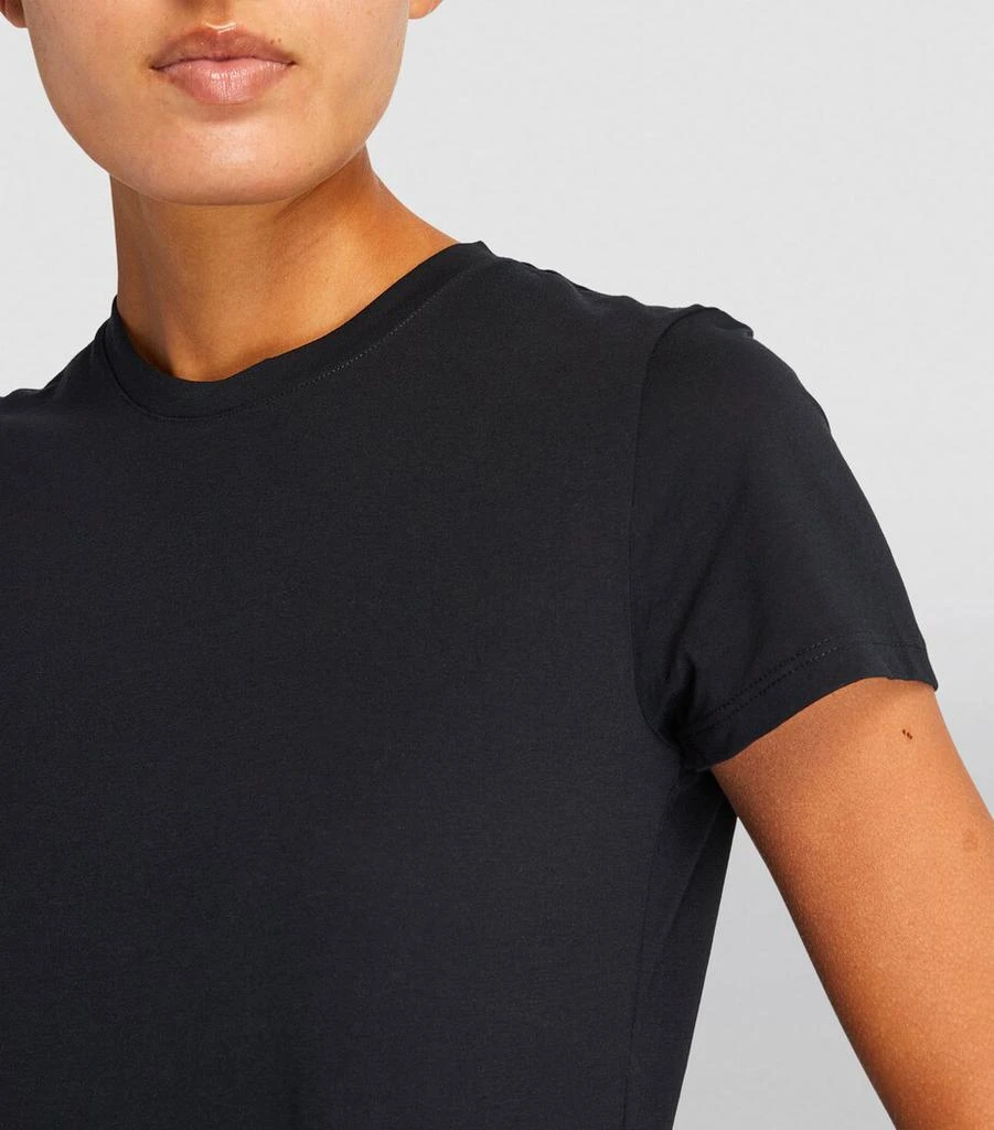 Vince Crew-Neck Essential T-Shirt 6