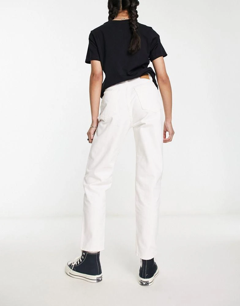 Pull&Bear Pull&Bear high waisted mom jeans in white 4