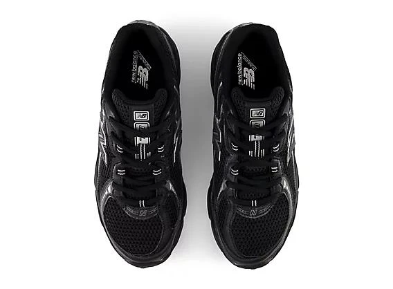 New Balance 740 4