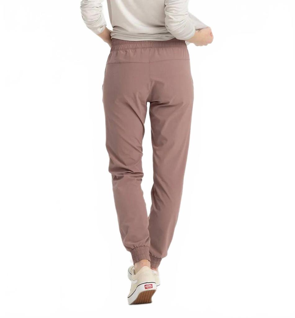 FREE FLY Breeze Pull-On Breeze Jogger In Fig