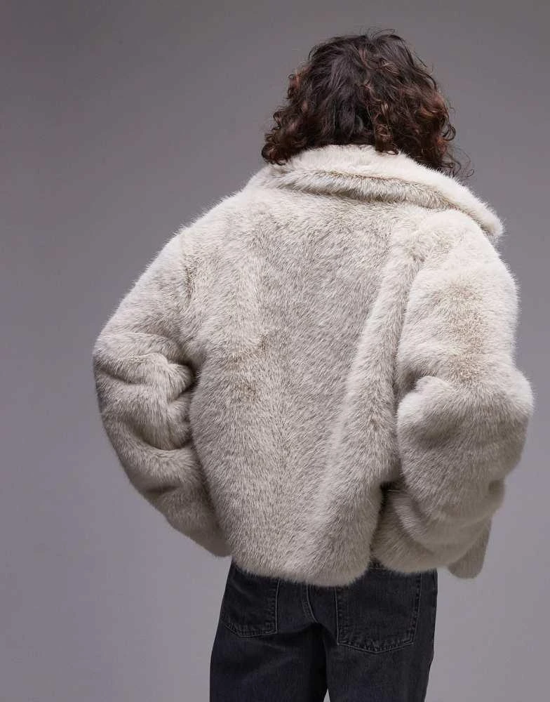 Topshop Topshop faux fur zip through short coat with funnel neck in tipped white 4