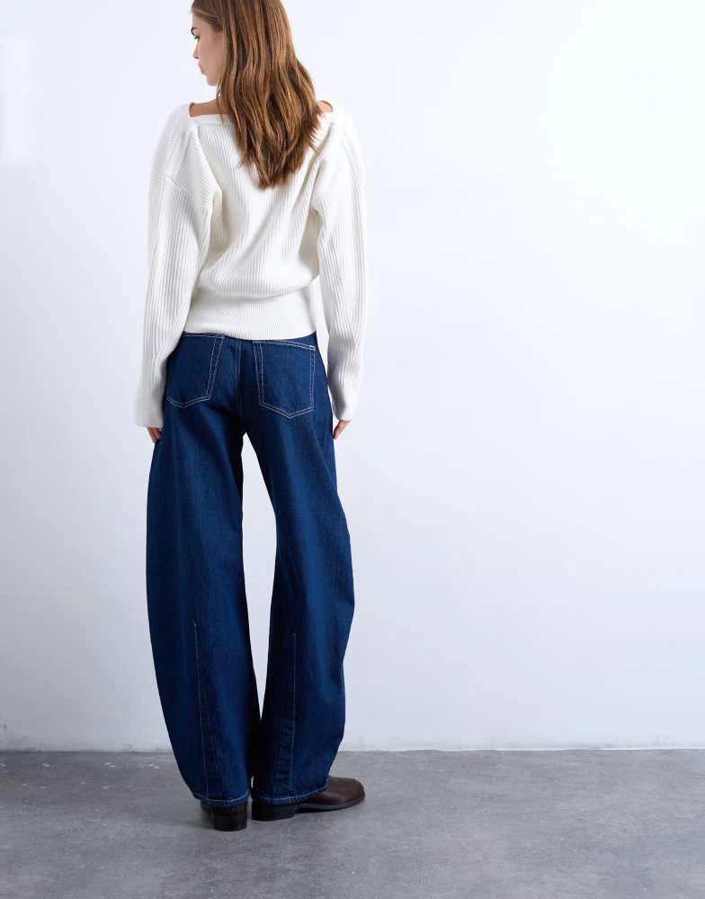 Topshop Topshop extreme barrel mid rise jean with belt detail in indigo rinse 5