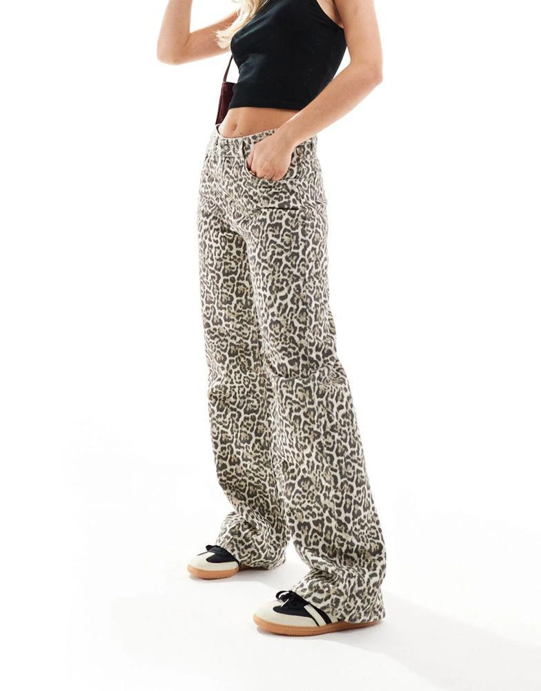 Stradivarius Stradivarius STR Petite straight leg jean in leopard print 3