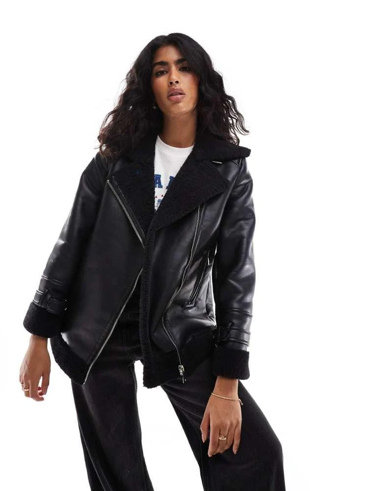 Stradivarius Stradivarius oversized borg lined aviator in black 2