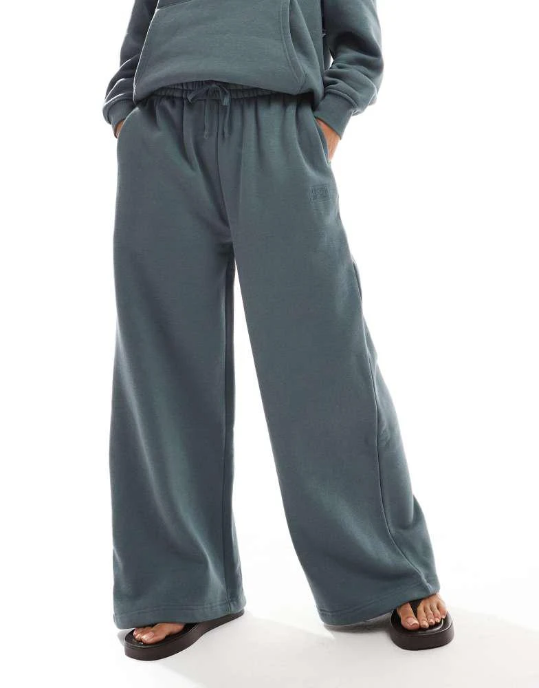 HERA Hera Womens collective wide leg sweatpant in washed sage 5