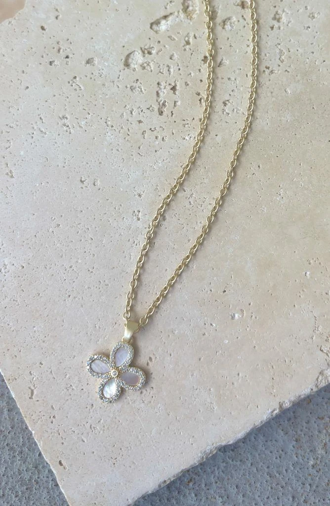 ADORNIA Mother of Pearl Clover Pendant Necklace 3