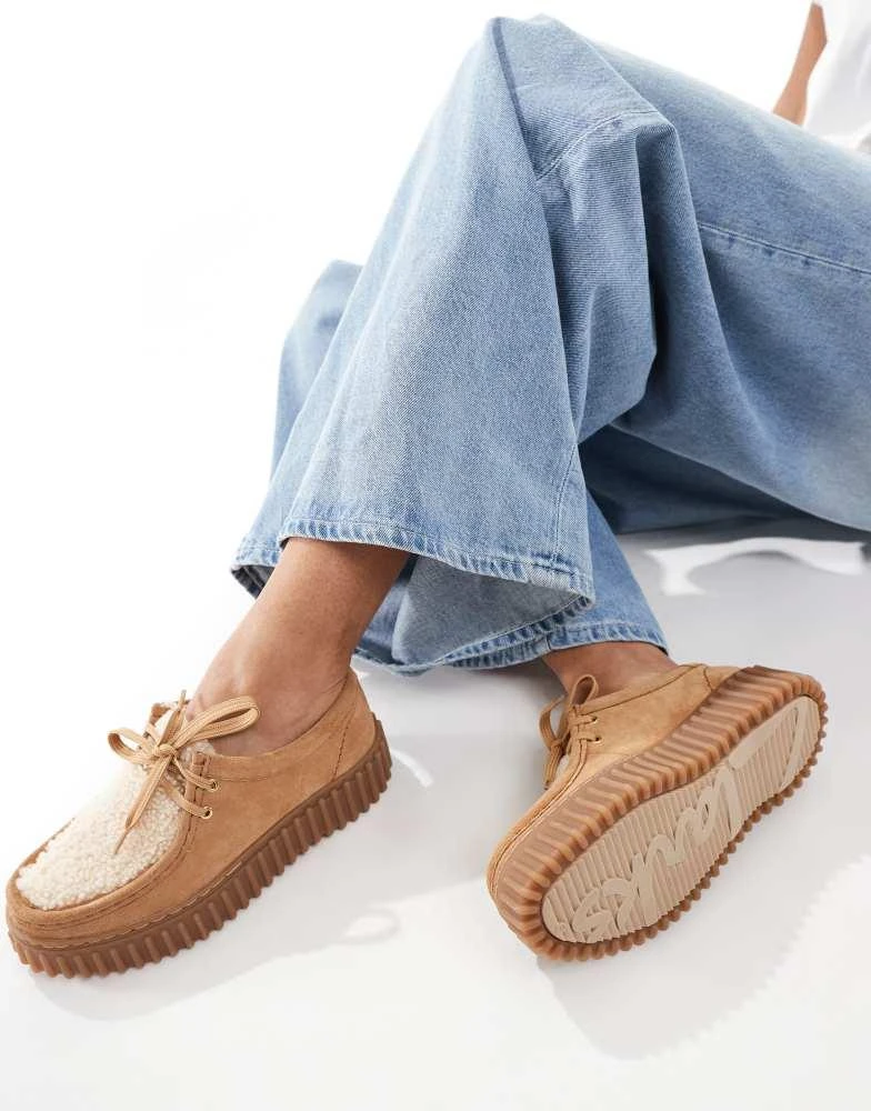 Clarks Clarks Torhill Bee in brown 1