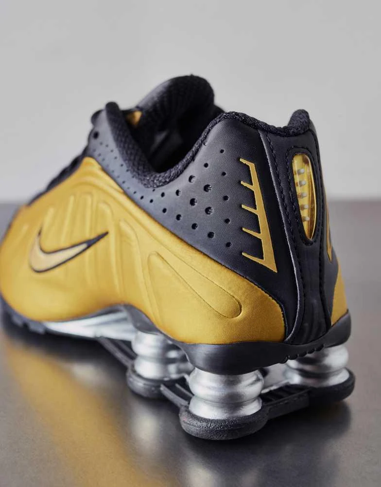 NIKE Nike Shox R4 trainers in gold and black 5