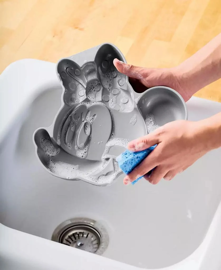 Farberware Disney Cast Aluminum 10" 3D Minnie Mouse Cake Pan 4