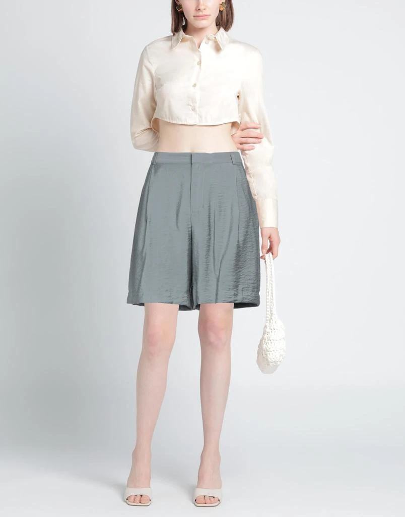 Elvine Shorts 
Bermuda 2