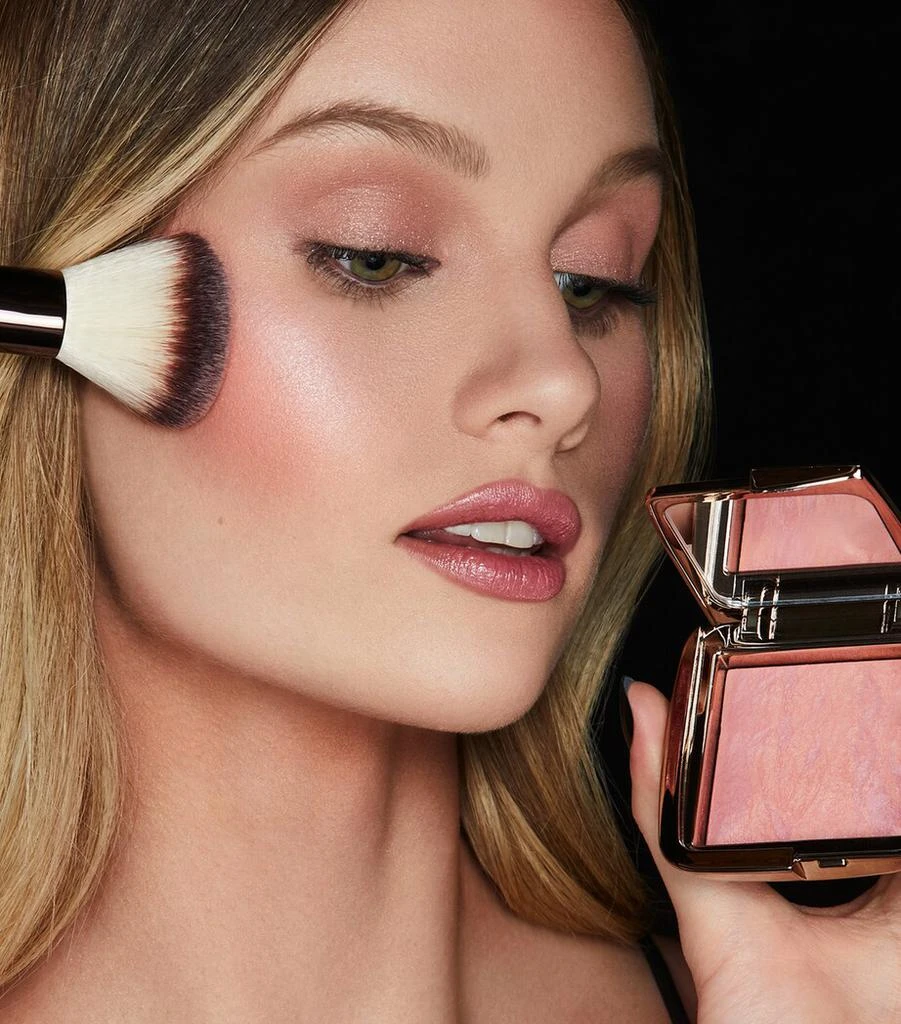 HOURGLASS Ambient Lighting Blush 3