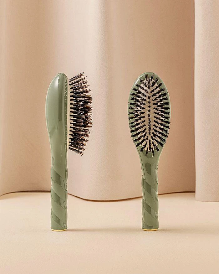 La Bonne Brosse N.01 The Small Universal Shine 
Care Hair Brush - Almond Green 6