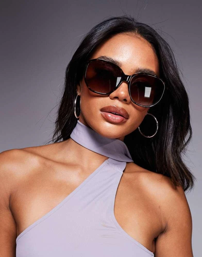 Shop Quay guess again oversized round sunglasses in  display picture 2