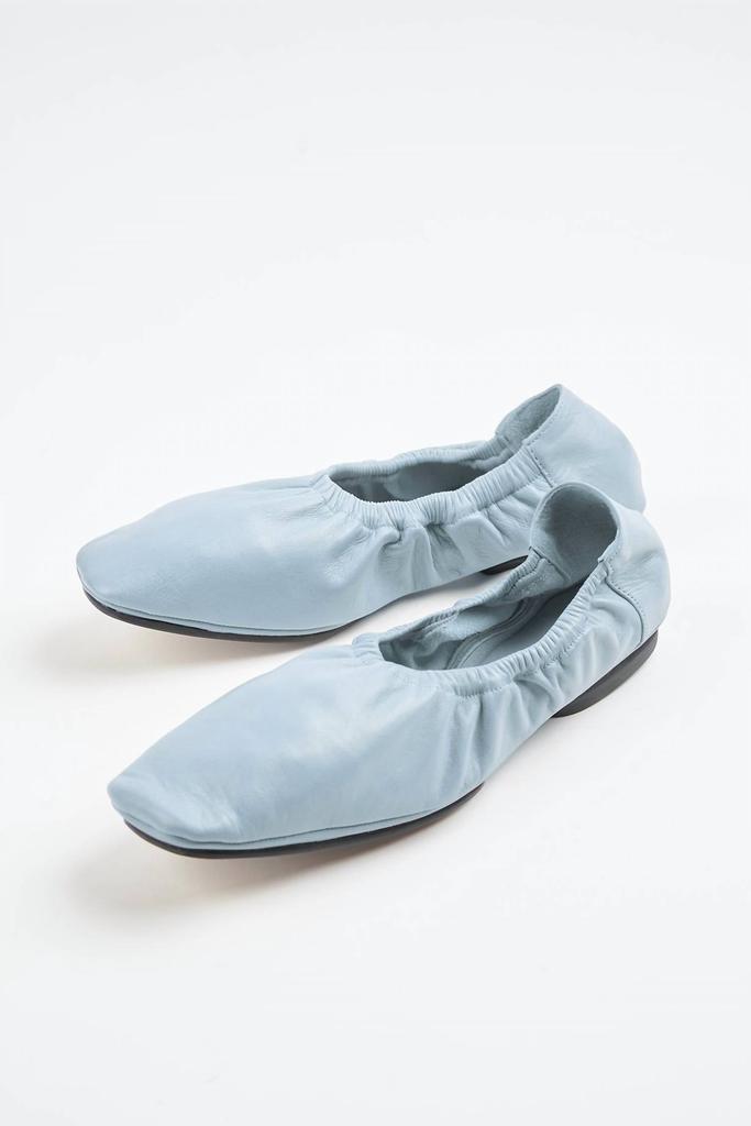 Mari Giudicelli Mari Giudicelli - TRAVEL BALLERINA