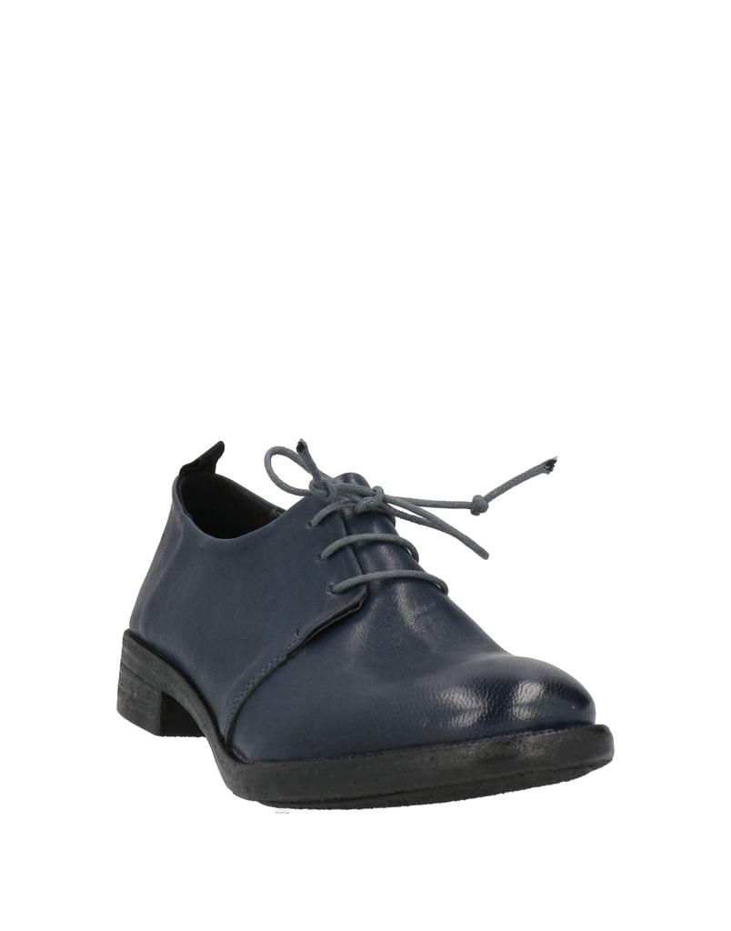 1725.A Laced shoes