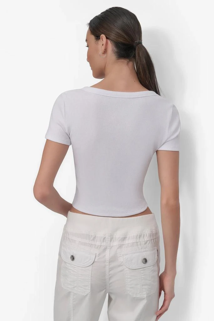 DKNY CROPPED NOTCH NECK PERFORMANCE TEE 2