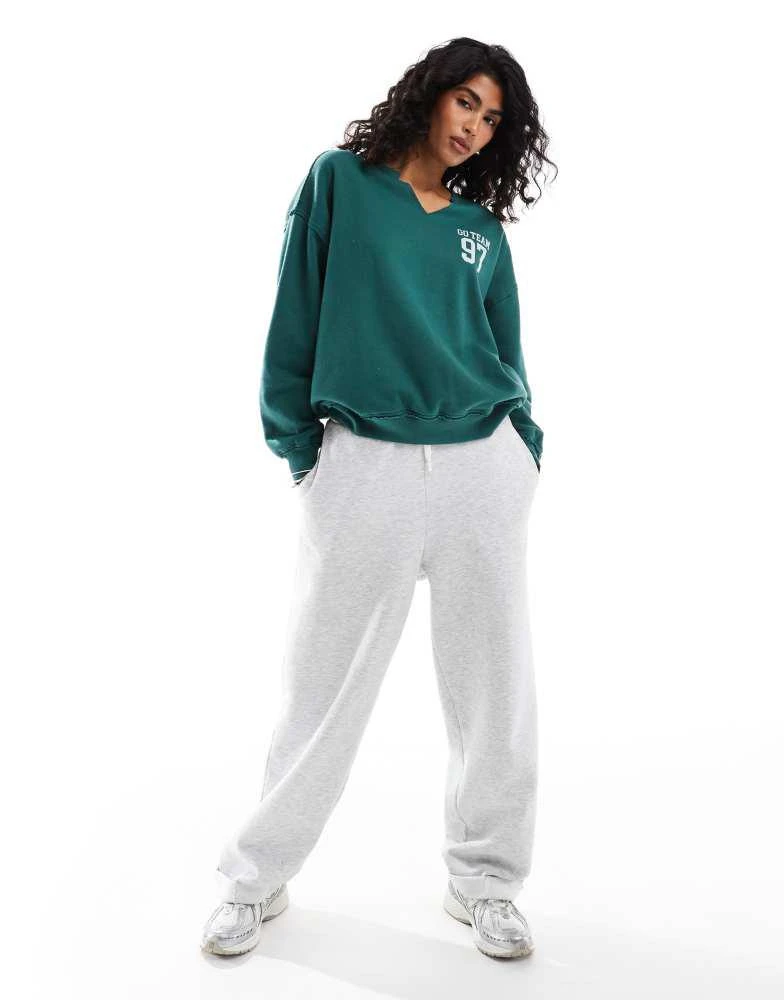 HOLLISTER Hollister motif crewneck sweatshirt in green 2