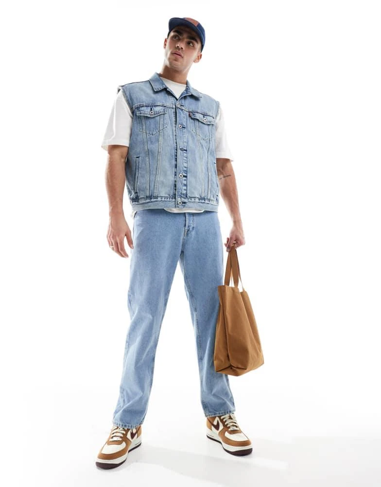 Levi's Levi's relaxed trucker denim vest  in light wash 2