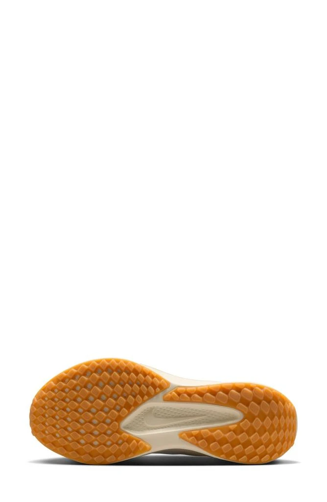 NIKE Quest 6 Running Shoe 5
