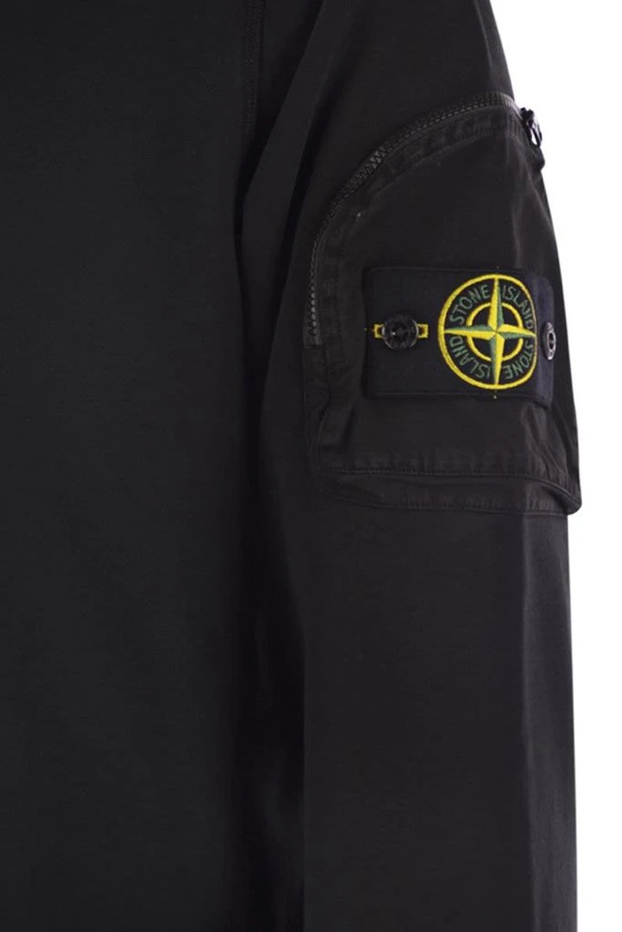 Stone Island ROUND-NECK SWEATSHIRT WITH ZIPPED SLEEVE POCKET 4