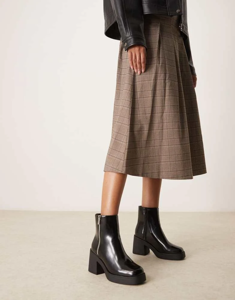 New Look New Look chunky mid heeled ankle boot in black 2