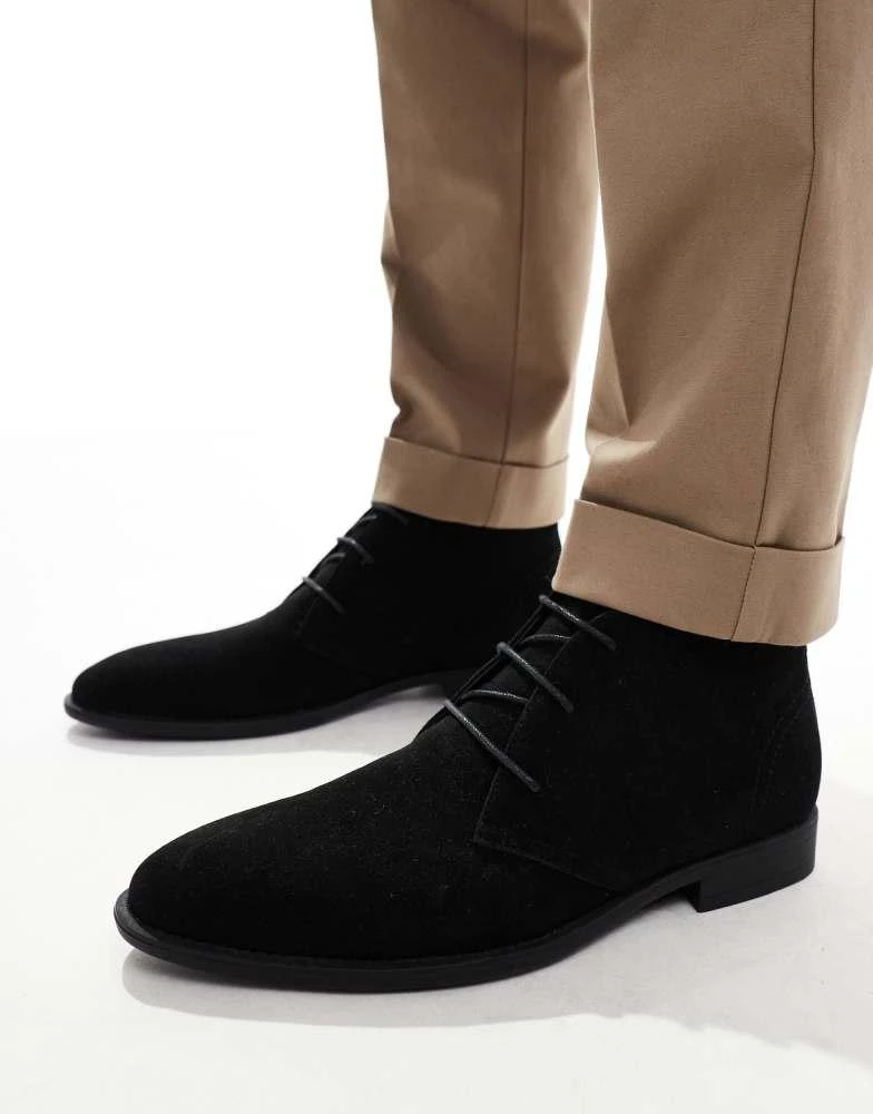 ASOS ASOS DESIGN lace up chukka boots in black 1