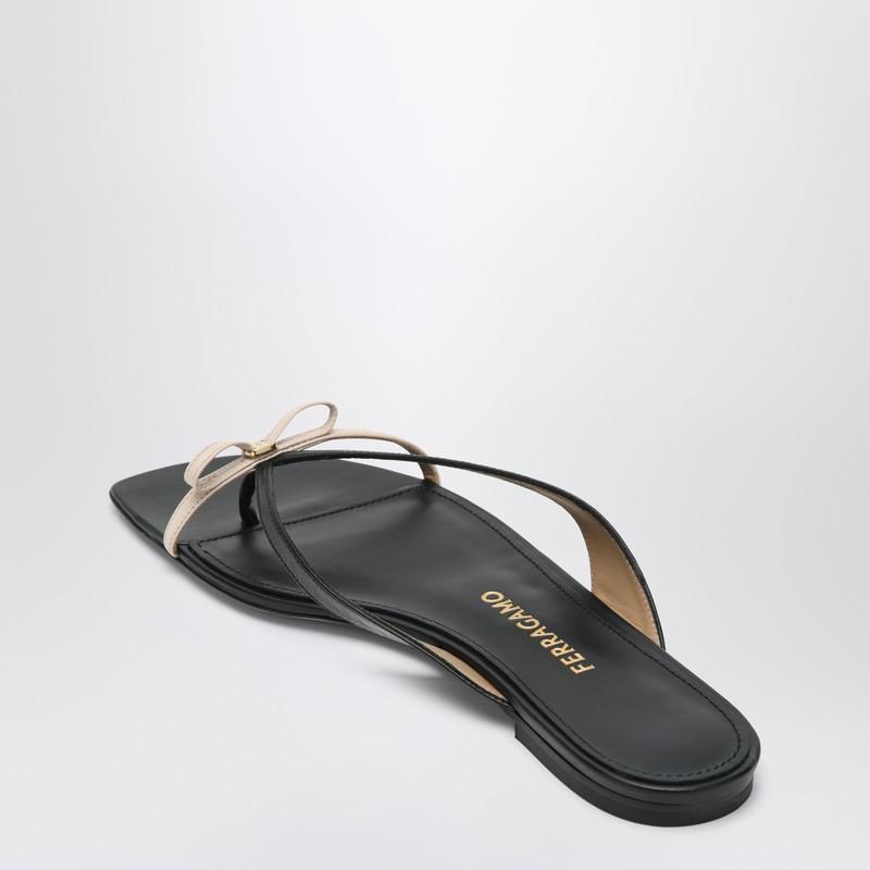 Salvatore Ferragamo Salvatore Ferragamo Mini Bow Flip-Flop And Powdery Narrow Fit