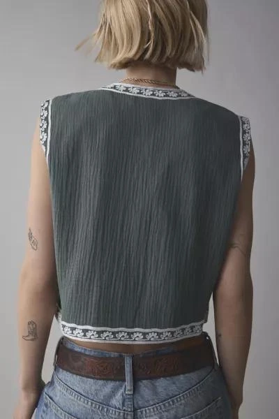 Kimchi Blue Kimchi Blue Festival Floral Embroidered Cropped Vest 4