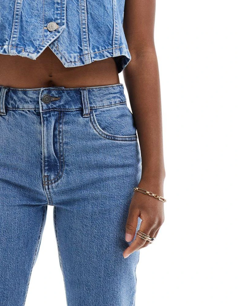 Stradivarius Stradivarius STR straight leg slouchy jean in medium blue 2