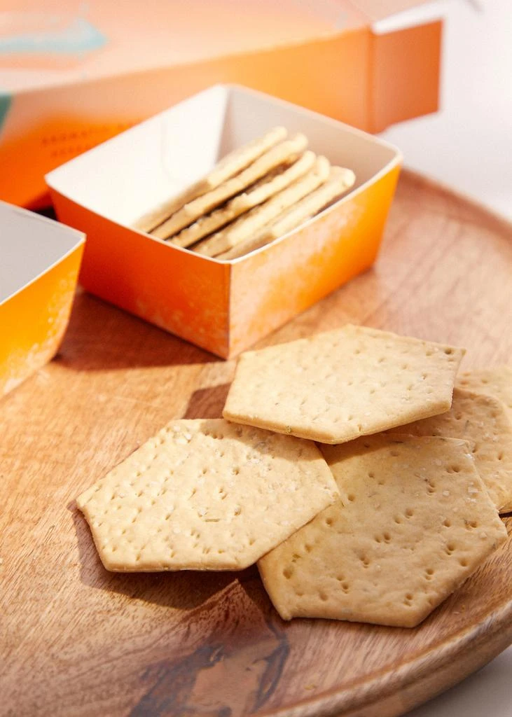 Harvey Nichols Rosemary & Sea Salt Crackers 100g 3