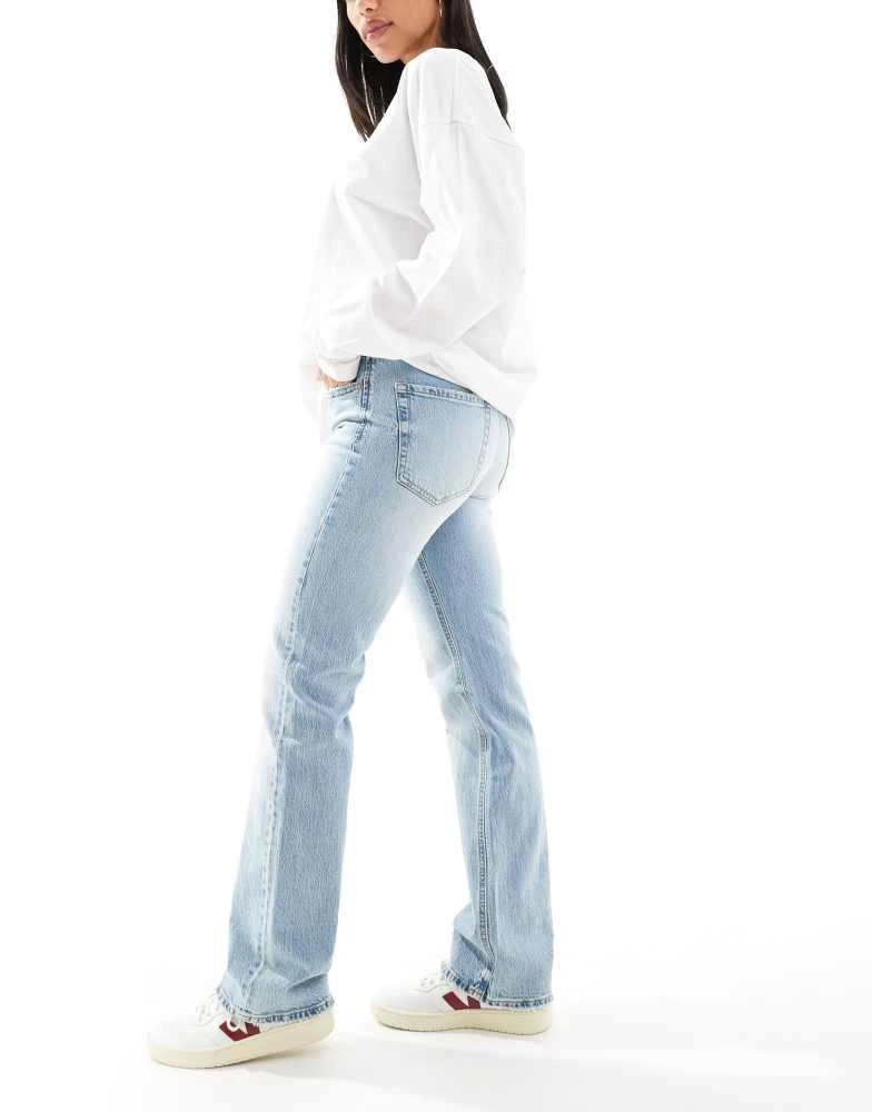 Stradivarius Stradivarius D98 straight leg jeans in light blue wash 3