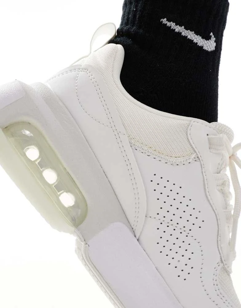 NIKE Nike Air Max Verona Trainers in white 4