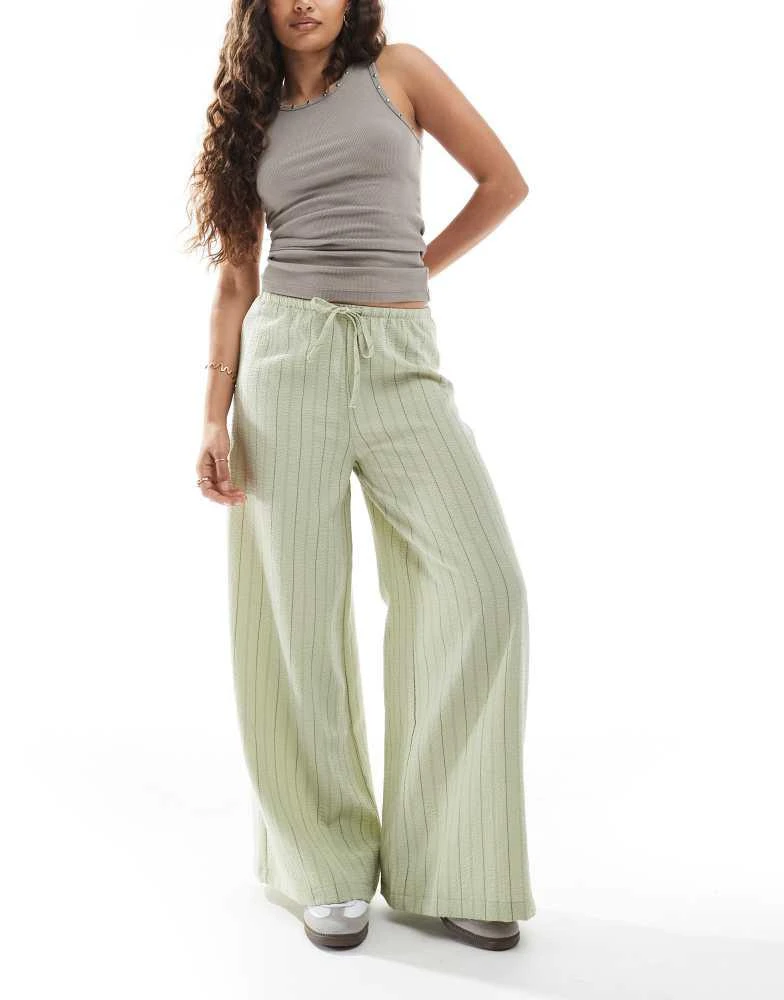 Stradivarius Stradivarius Petite linen look wide leg trouser in khaki stripe 2