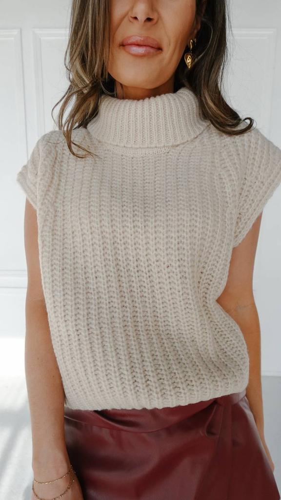 Sugarlips Sugarlips - Sleeveless Turtleneck Sweater