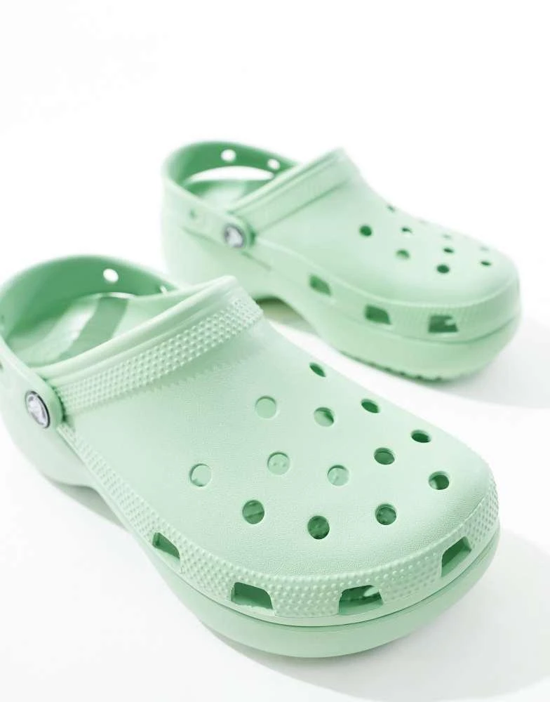 Crocs Crocs classic platform clogs in pastel green 3