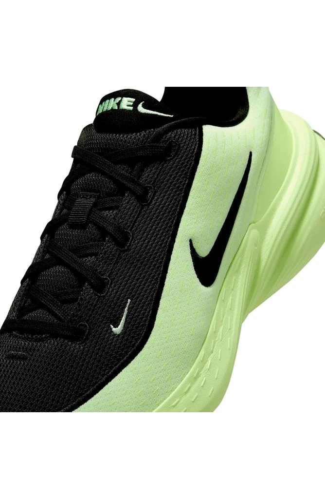 NIKE Uplift SC Sneaker 9
