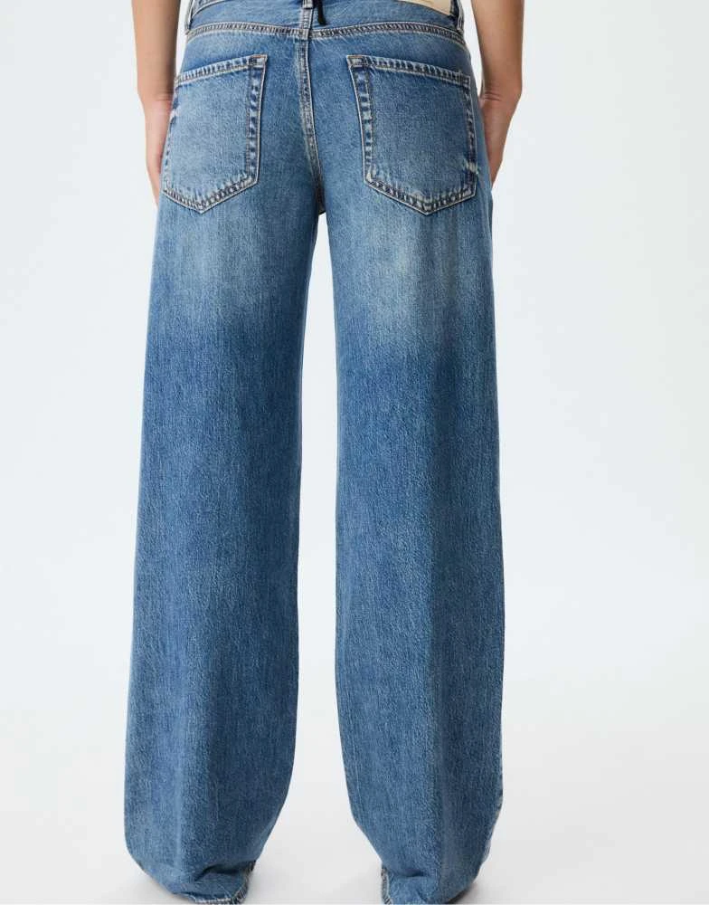 Stradivarius Stradivarius D91 low wide-leg jeans in medium denim wash 3