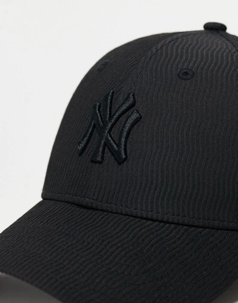 New Era New Era NY Yankees 9forty cap in waffle black 4