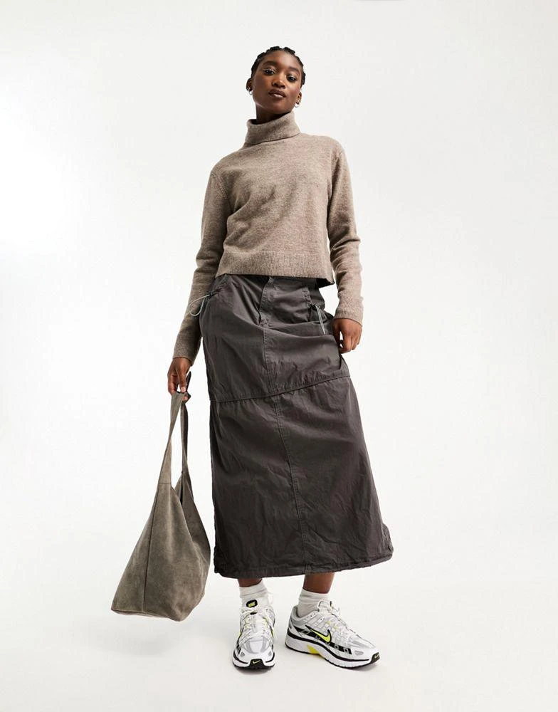 Weekday Weekday Ayla knitted jumper in dark taupe melange 3