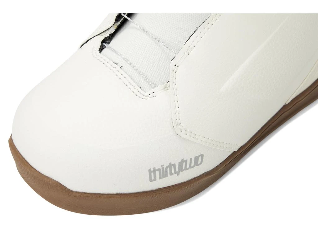 Thirty Two Lashed Double Boa W
S 
24 2