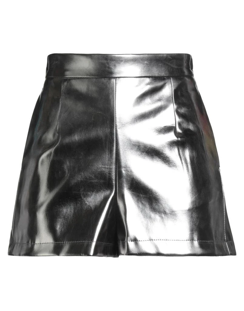 VICOLO Shorts & Bermuda 1