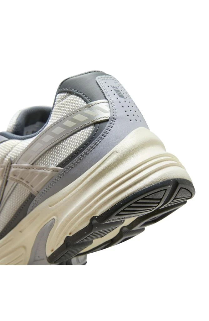 NIKE Initiator Running Shoe 9