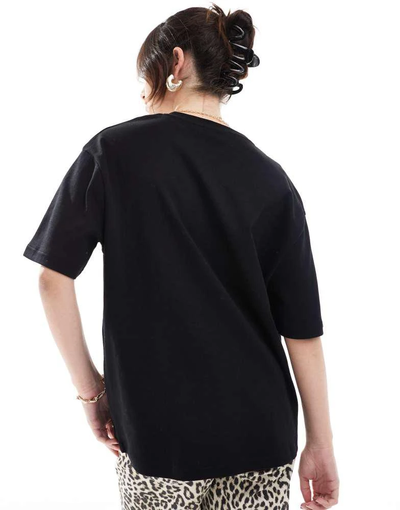 Stradivarius Stradivarius oversized heavyweight t-shirt in black 4