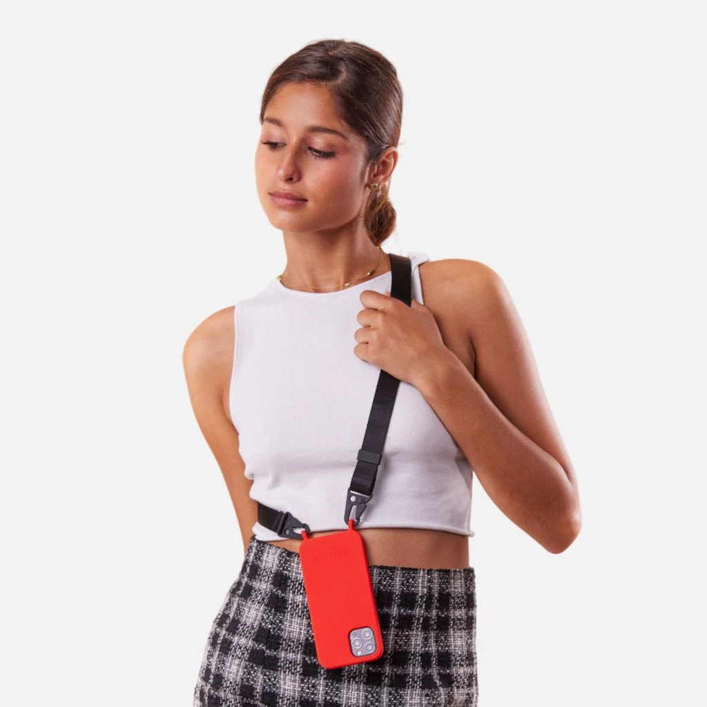 预计3周后发货 CHARLOT Paris Coque Silicone Red + Lanière - Noire 2