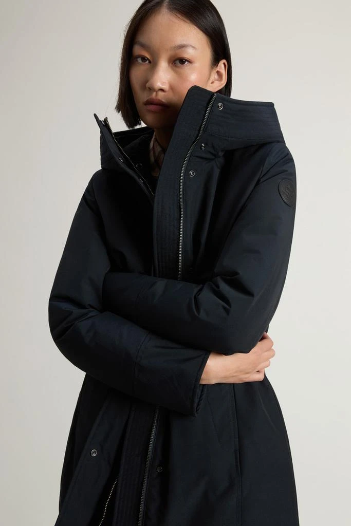 Woolrich Boulder Parka in Ramar Cloth with Hood and Detachable Faux Fur Trim - Women - Black 4