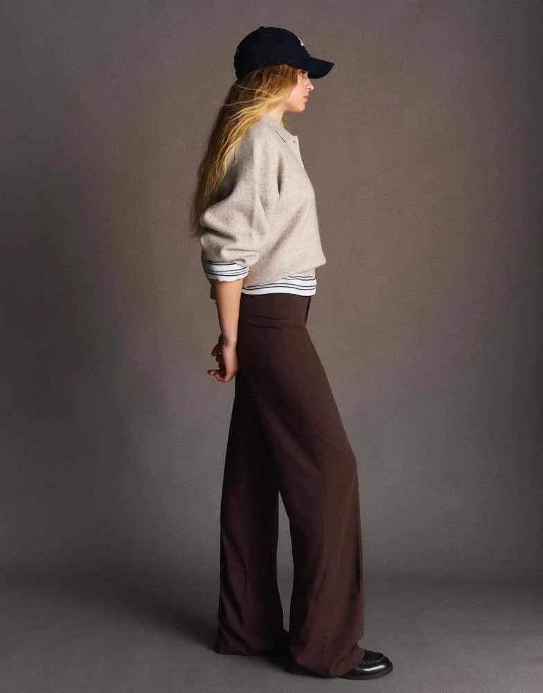 Bershka Bershka Petite wide-leg trousers in brown 4